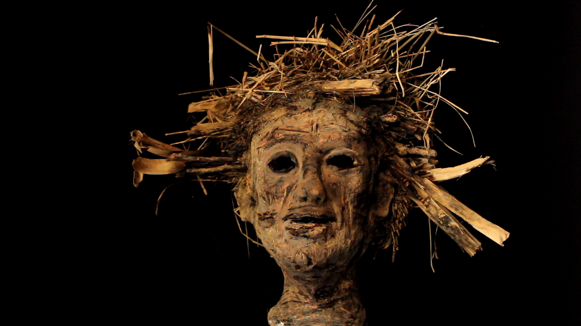 Sans titre, argile, bois et matériaux organiques, 42x40x25cm, 2015 © Olivier de Sagazan