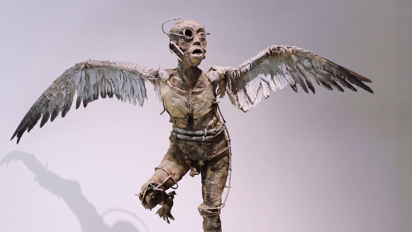 Sans titre, argile, bois et matériaux organiques, 110x150x50 cm © Olivier de Sagazan