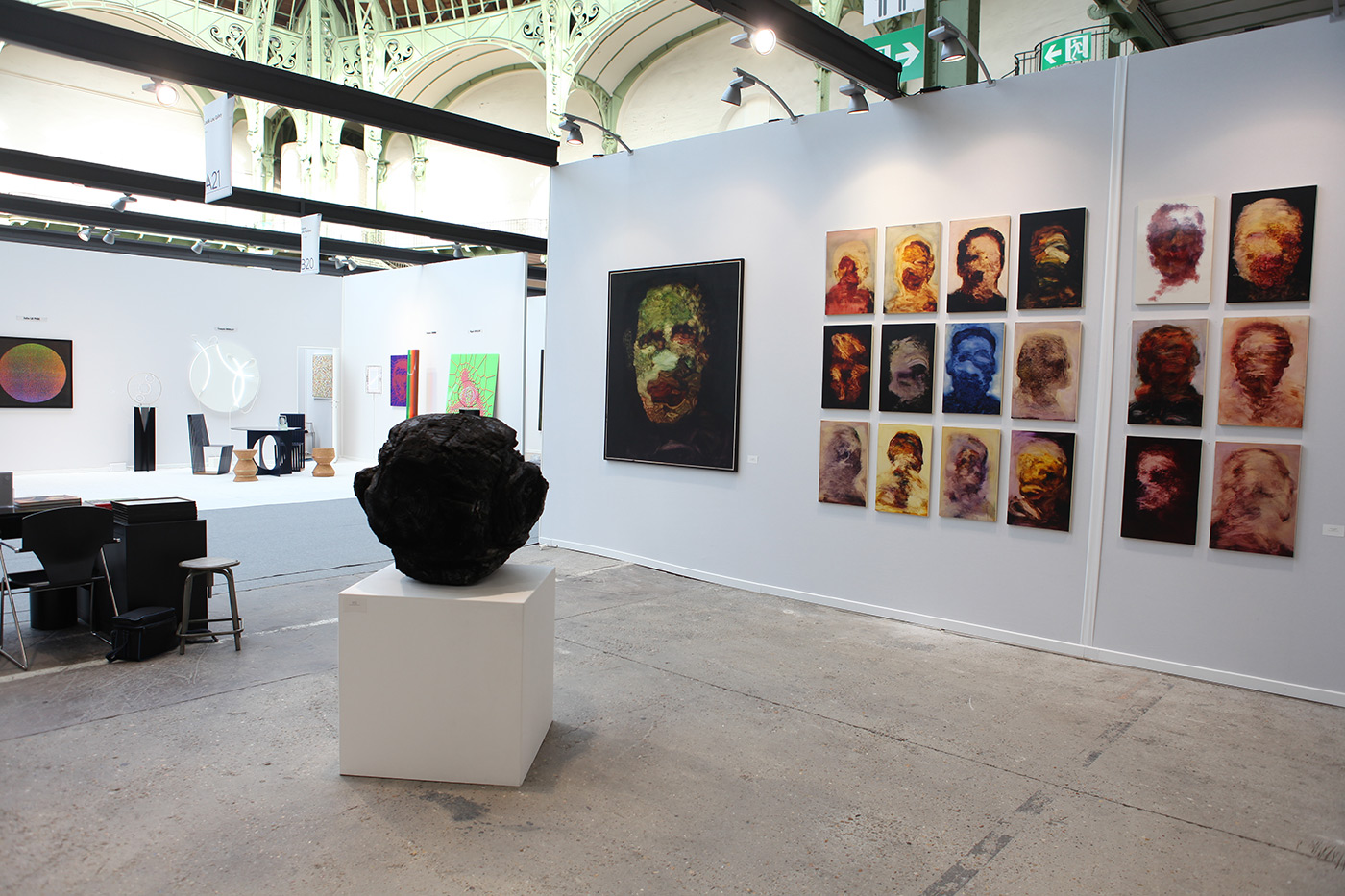 Vue du stand de la galerie Loo and Lou, à l'occasion de la foire Art Paris Art Fair © Loo and Lou Gallery