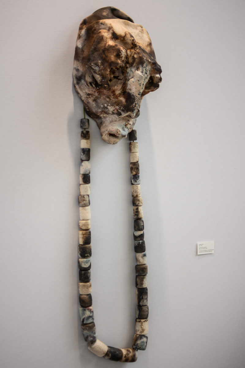 Lydie Arickx, Sans titre, céramique enfumée, 135 x 30 x 25 cm , 2018 © Loo & Lou Gallery