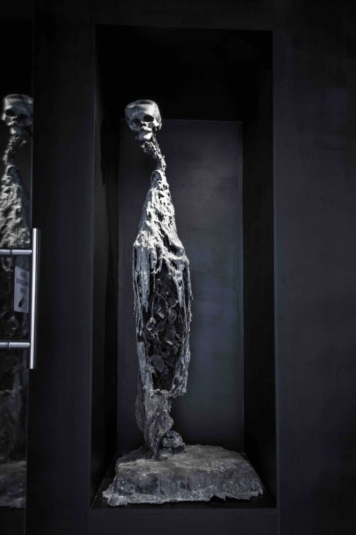 Lydie Arickx, La mariée, 150cm de hauteur, bronze patiné 1/1 et cire directe, 2017 © Loo&Lou Gallery