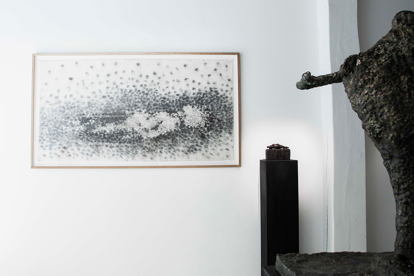 Vue de l'exposition Incarnations, dessins et sculptures © Loo & Lou Gallery