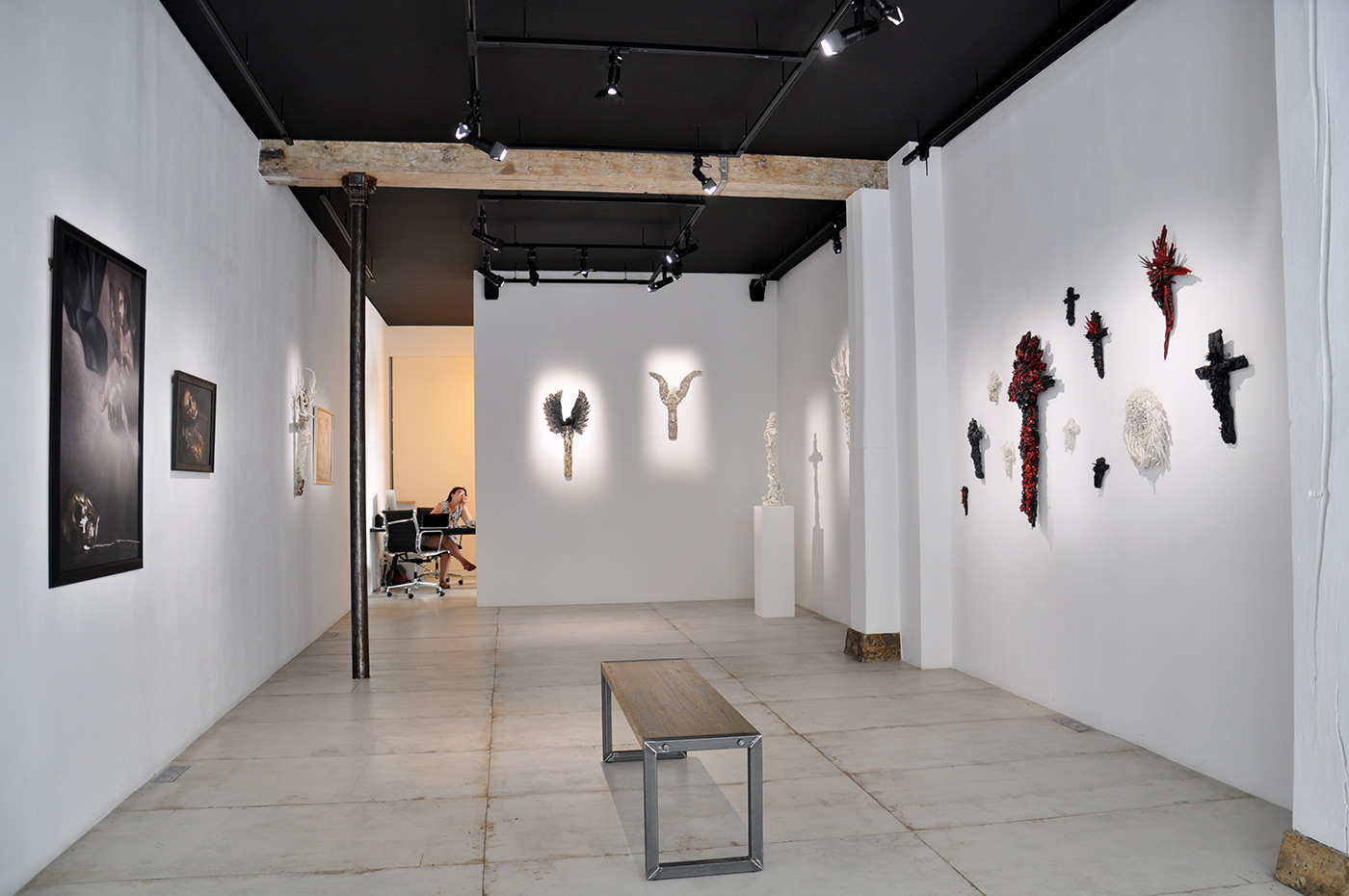 Vue de l'exposition "L'Impermanence" de Catherine Wilkening et Jean-Christophe Ballot © Loo & Lou Gallery