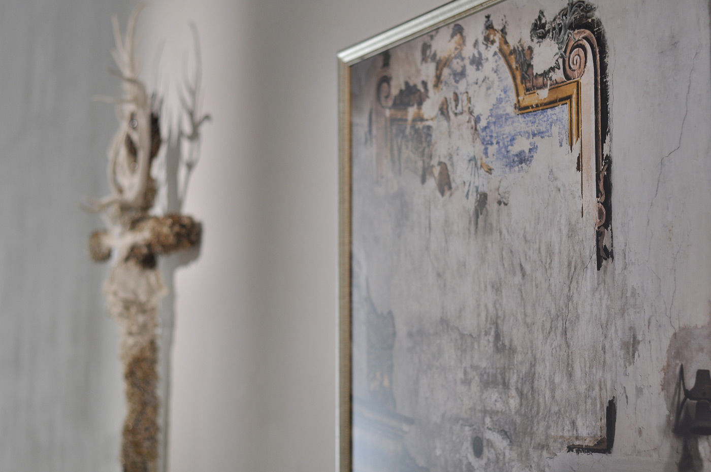 Vue de l'exposition "L'Impermanence" de Catherine Wilkening et Jean-Christophe Ballot © Loo & Lou Gallery