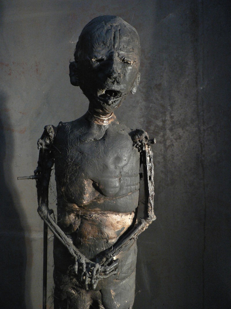 Olivier de Sagazan, SANS TITRE, argile, bois et matériaux organiques, 2015 ©Olivier de Sagazan