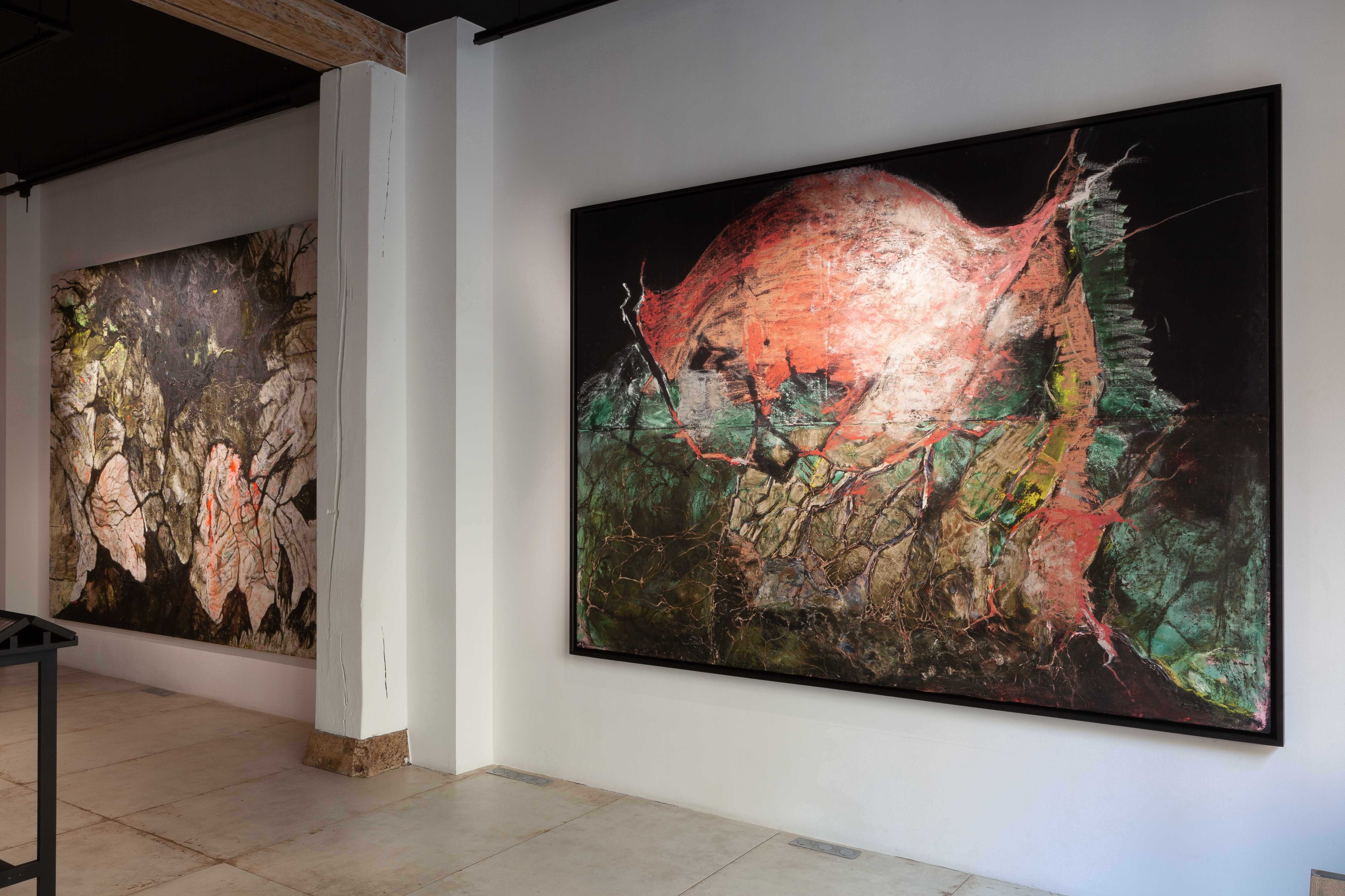 Vue de l'exposition "Toiles Vivantes" 2019 | Loo & Lou Gallery Haut-Marais