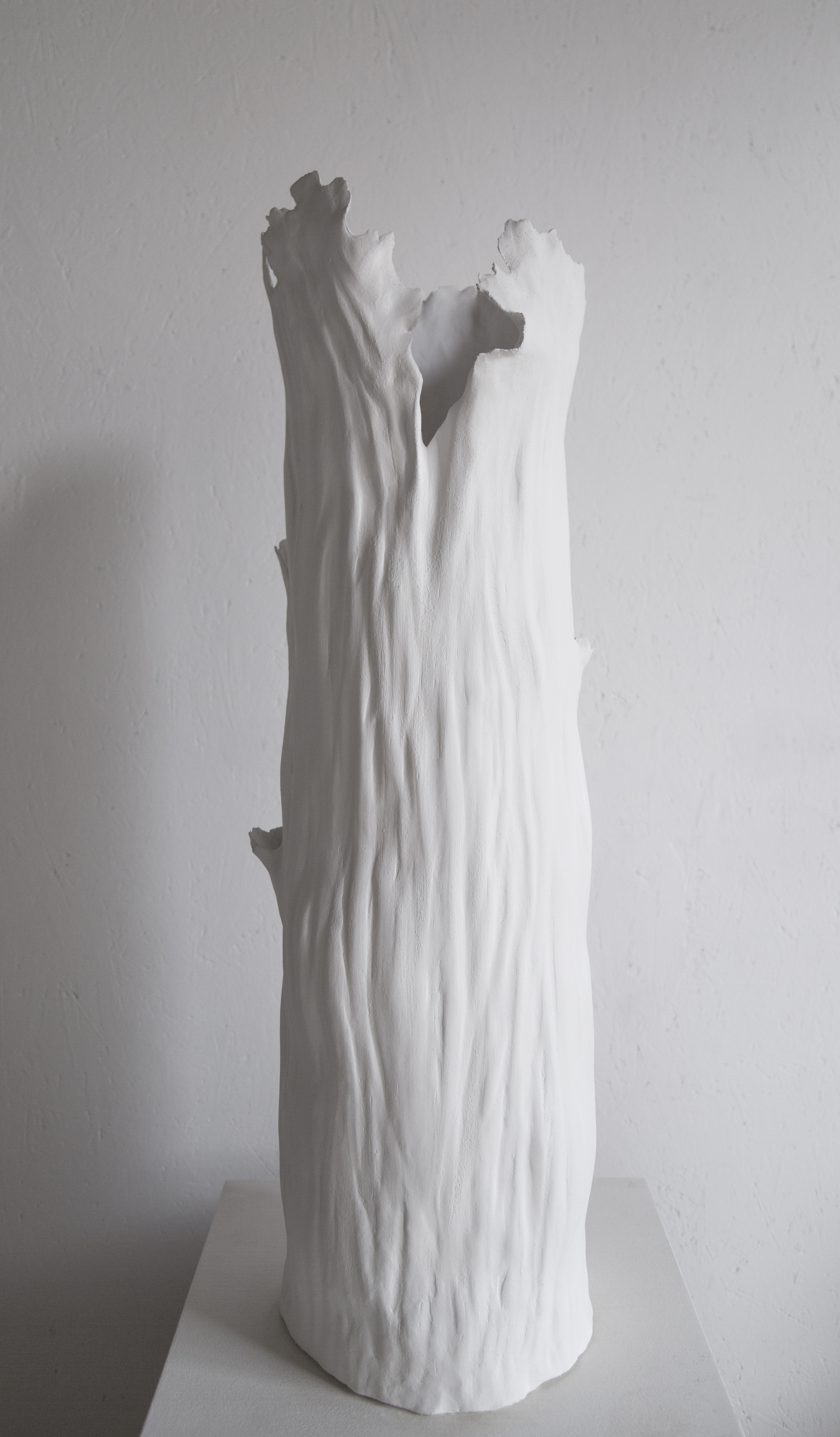 Tronc (2019) Céramique, 78 x 26 x 23 cm ©Louise Frydman