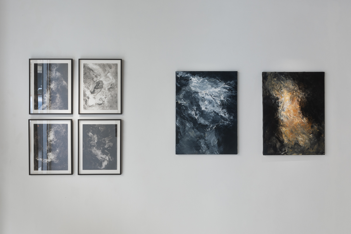 Vue d'exposition Éclats de nuit, Tana Borissova ©Loo&Lou Gallery