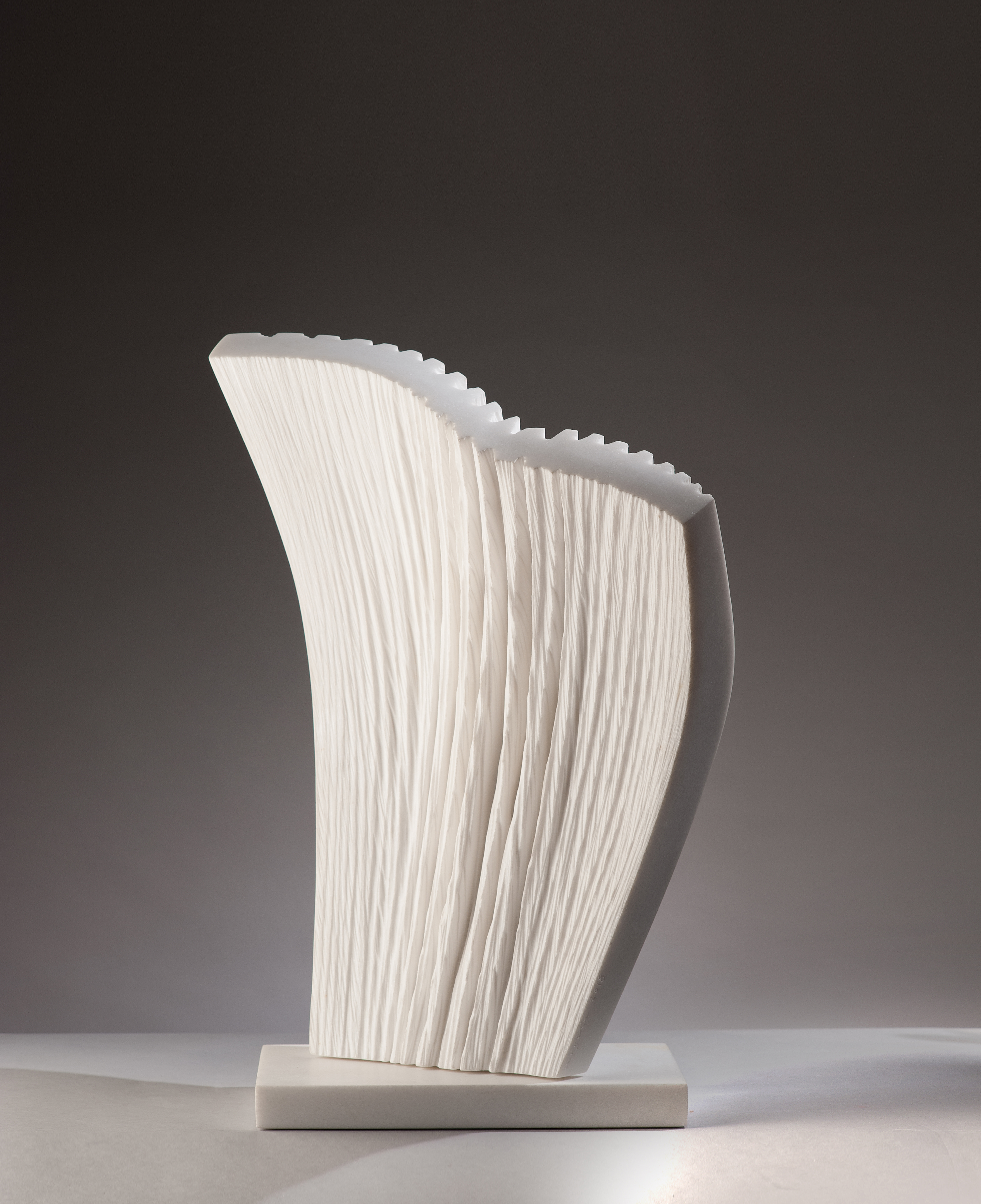 Être en Nature, 2020, Marbre blanc grec, 53 x 41 x 18,5 cm / Image : Alberto Ricci © Benoît Luyckx