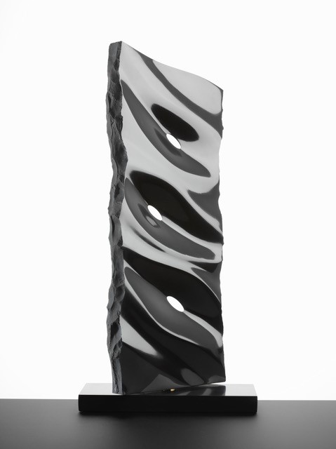 Black Skin Reflect, 2017, Marbre noir de Belgique, 63 x 30,8 x 13,8 cm / Image : Alberto Ricci © Benoît Luyckx