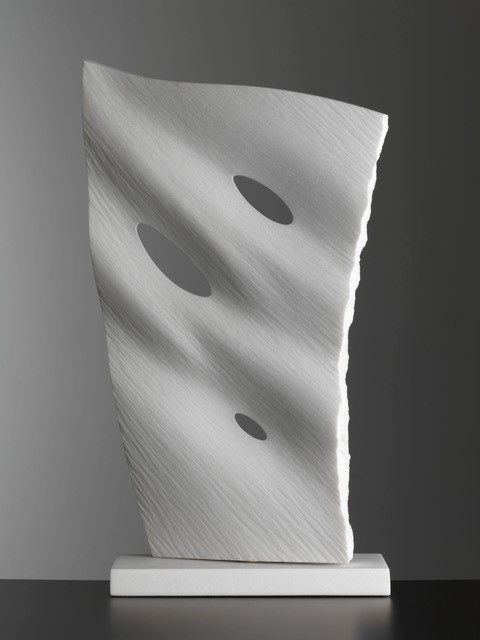 Dream Wind II, 2011, Marbre blanc grec, 62,5 x 34 x 14,5 cm / Image : Alberto Ricci © Benoît Luyckx