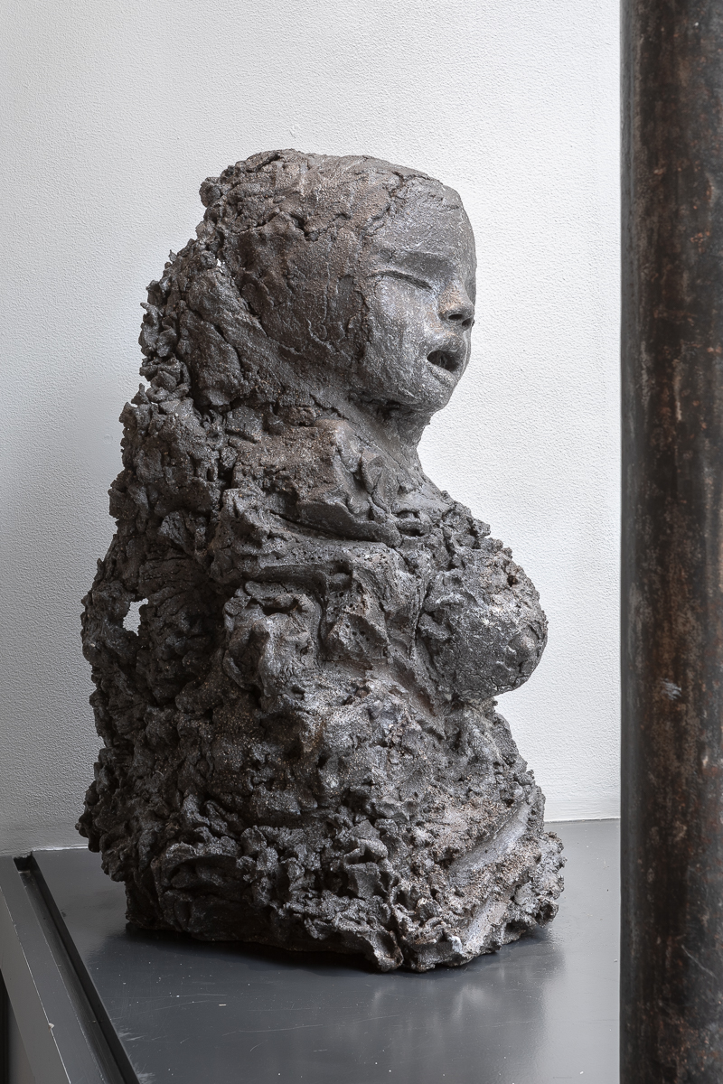 Marie, 2013, Terre noire, 60 x 40 x 40 cm © Catherine Wilkening