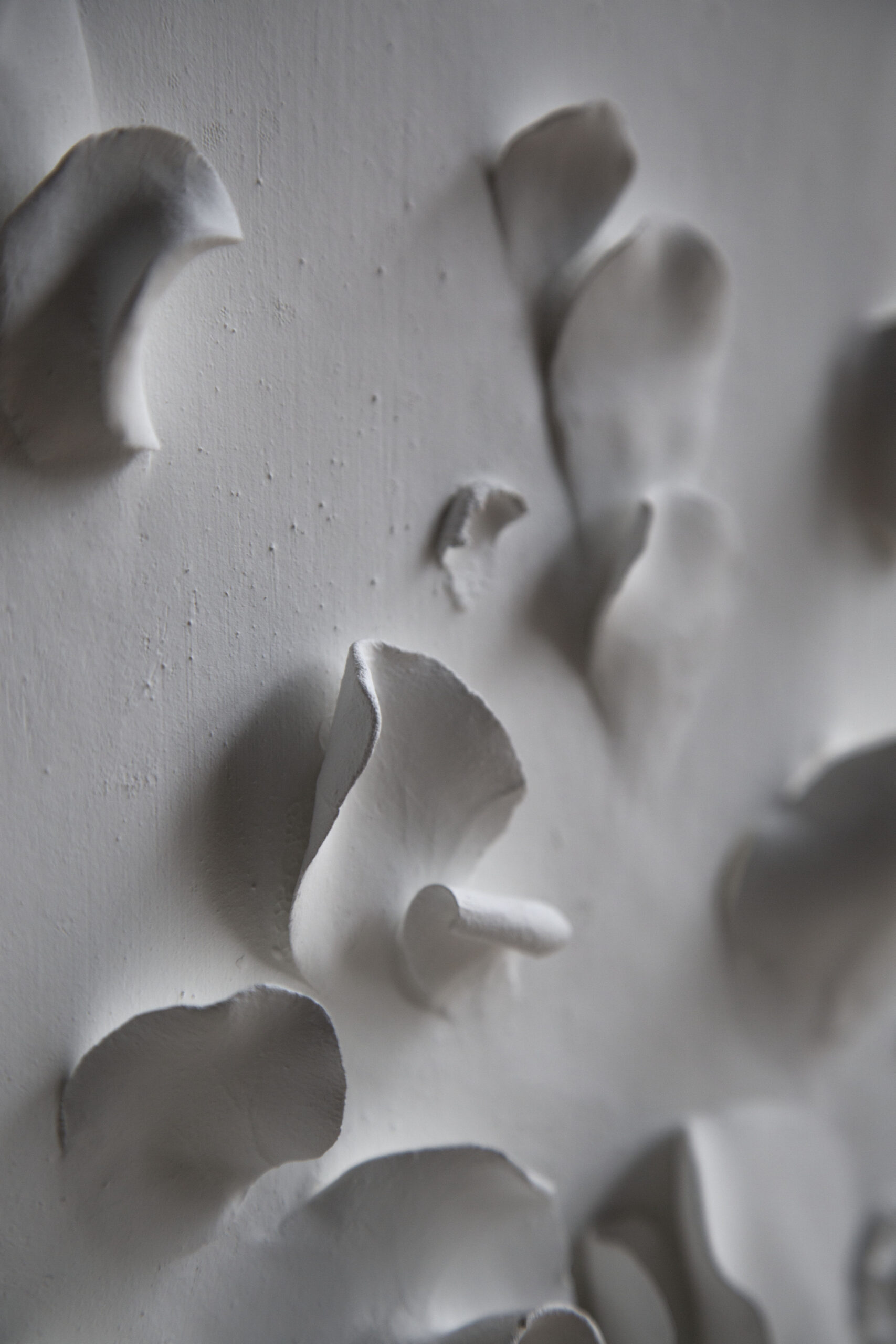 Composition II (détail) 2021, Diptyque en céramique, L 95 x I 61 cm (chacune)