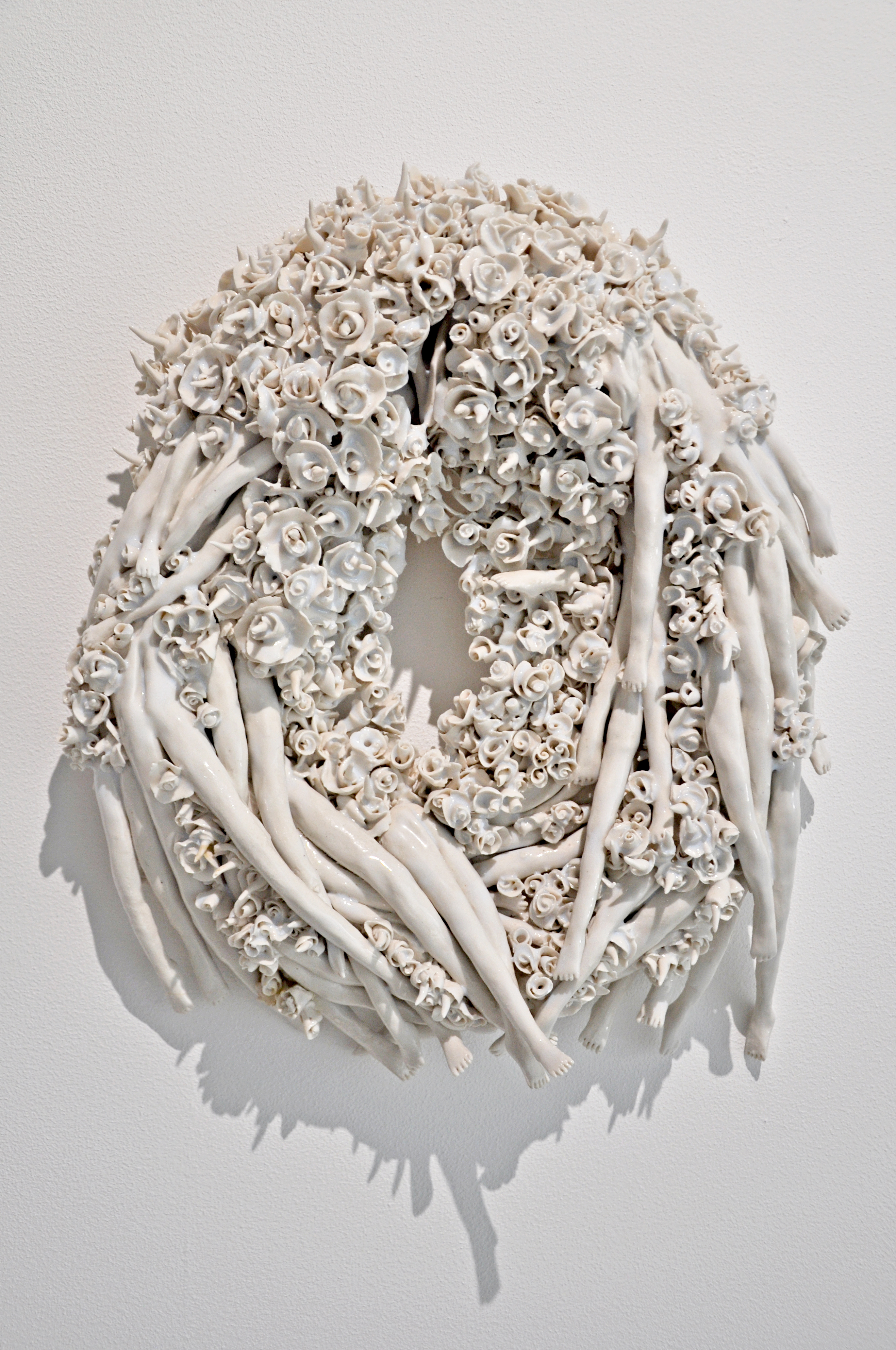 Le jardin d’Eden, 2016, porcelaine, 35 x 29 x 5 cm © Catherine Wilkening