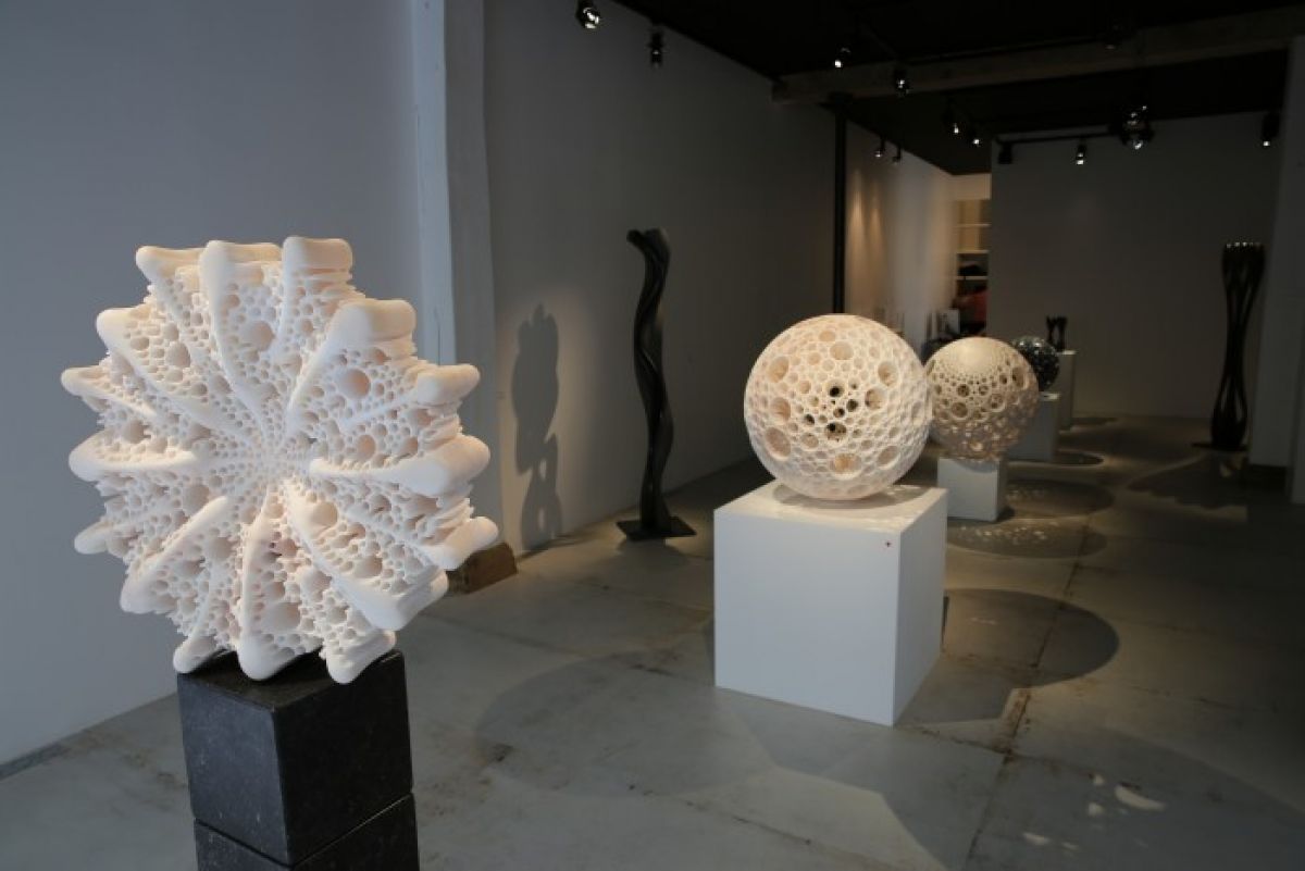 View of the exhibition Universe at the Loo & Lou Gallery ©Matthias Contzen