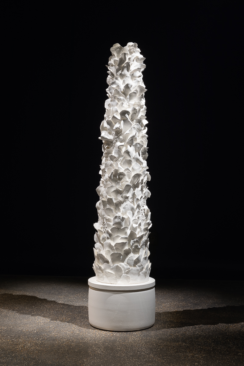 Cauliflora, 2021, Faïence, H 125 x D 27 cm