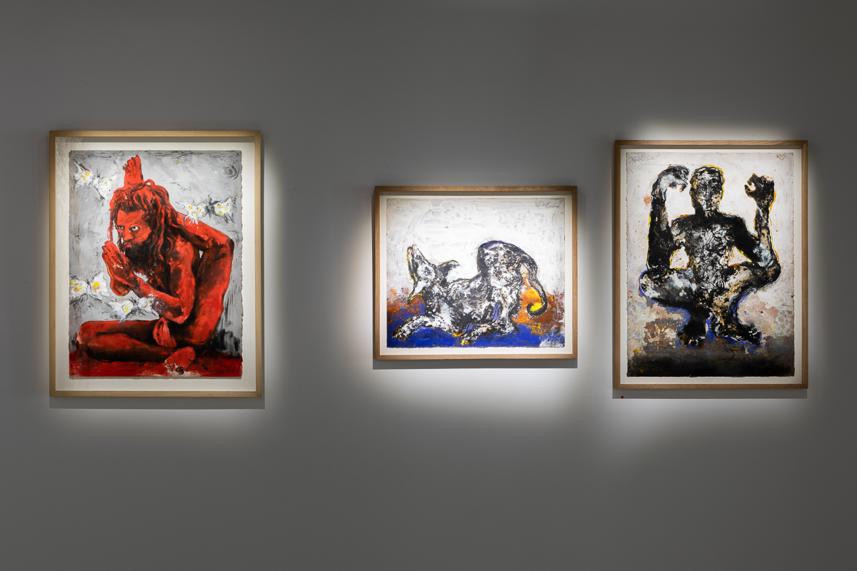 Vue de l'exposition "Les Années Indiennes 2000 - 2010" - "Butterfly", "Dog" et "Yogi II"