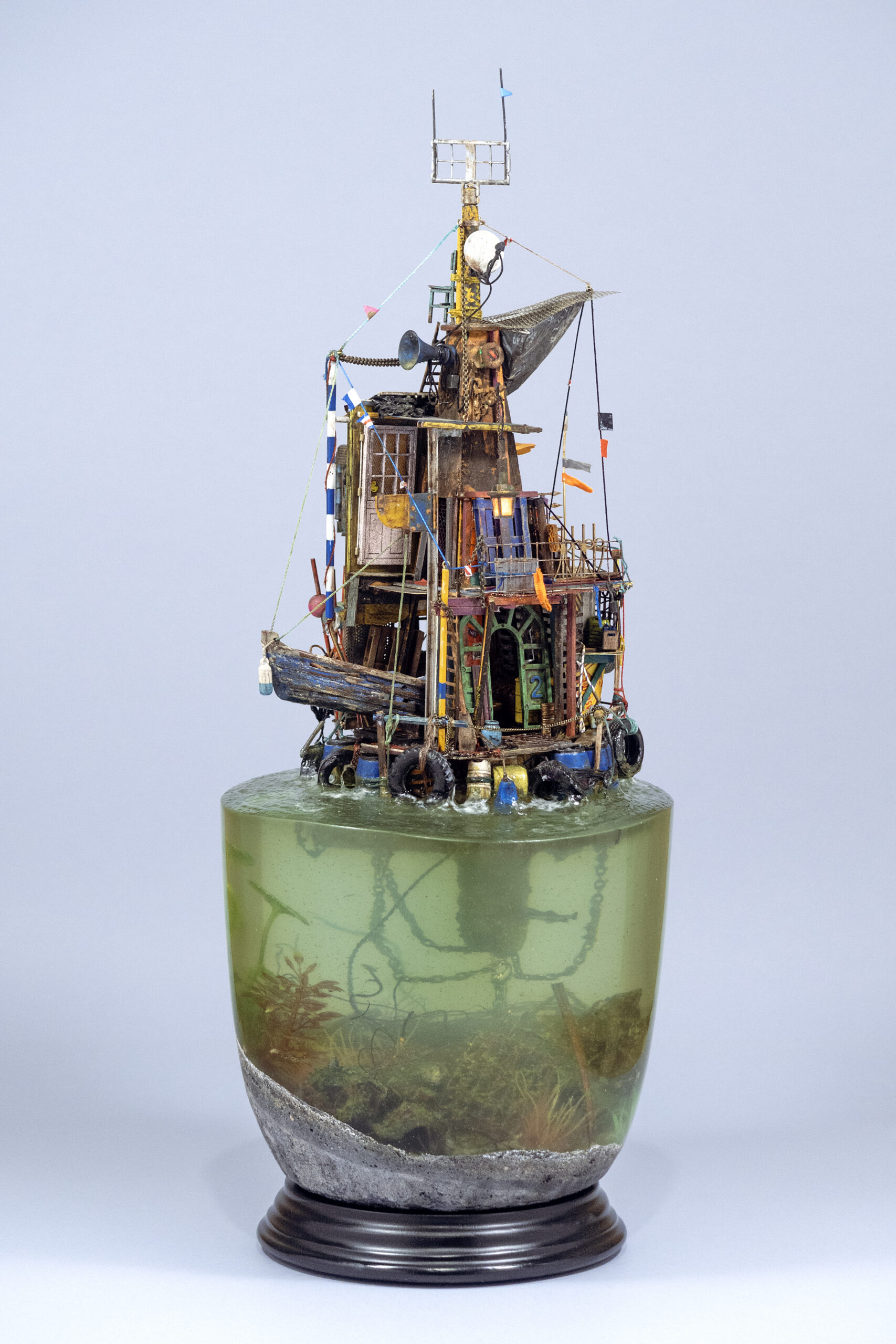 La Bouée, 2022, Technique mixte, 47 x 19 x 19 cm | © Simon Laveuve