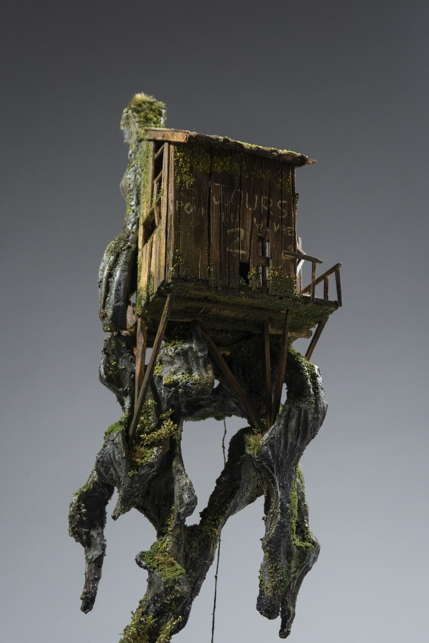 Voir Loin, 2023, Technique mixte, 47 x 15 x 15 cm | © Simon Laveuve